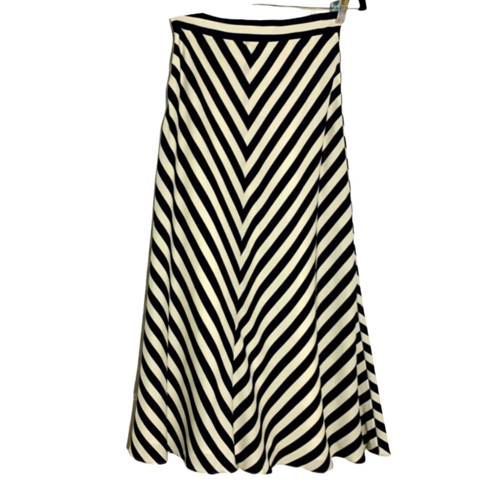 Ann Taylor Flare Maxi Skirt in V Pattern. Navy & Cream